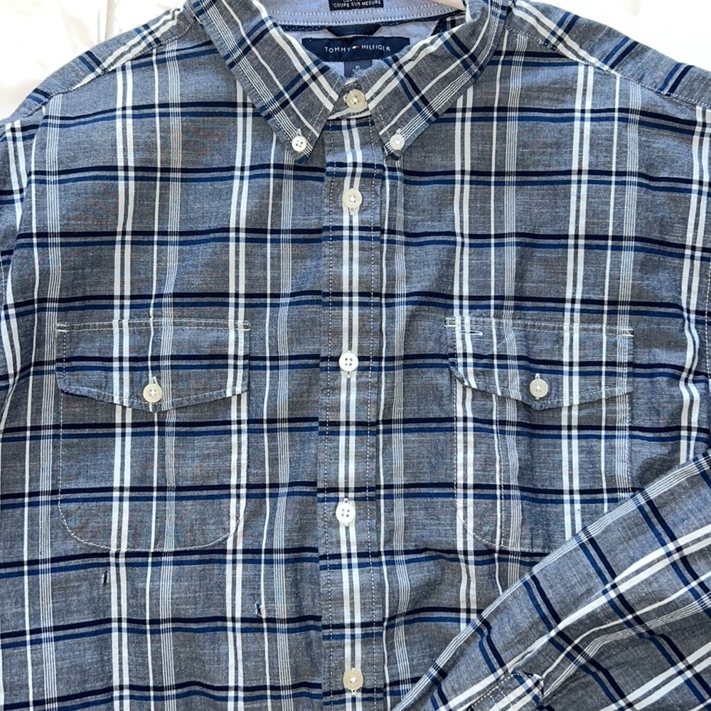 Tommy Hilfiger Custom Fit Long Sleeve XL. Few small holes otherwise great cond.